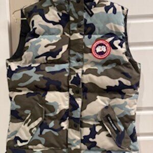 Women's Canada Goose Freestyle Vest in Silverbirch Camo -Size Medium